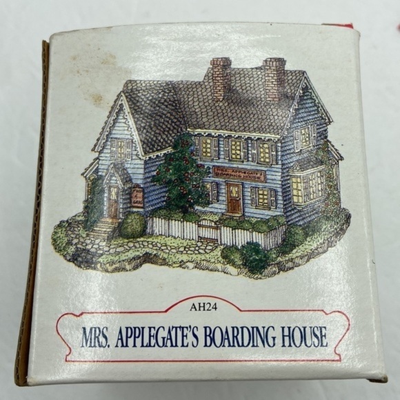 The Americana Collection Mrs. Applegate's Boarding House AH24 - Picture 7 of 10